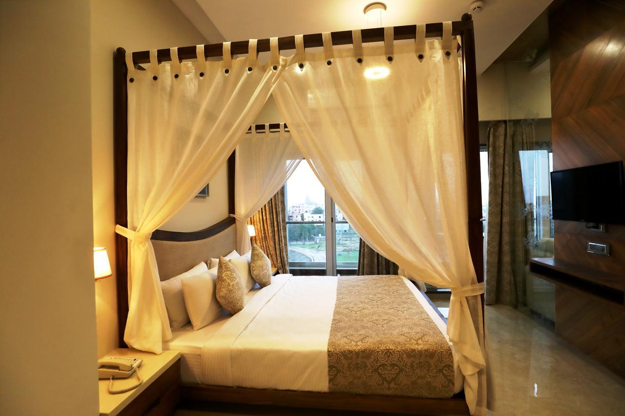 Hotel Vits Devbhumi, Dwarka Esterno foto